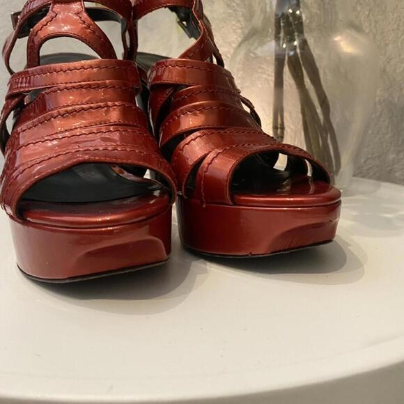 Donald J Pliner Cleva Gladiator Platform Heel Rust Red Patent 8 Excellent - Picture 3 of 8